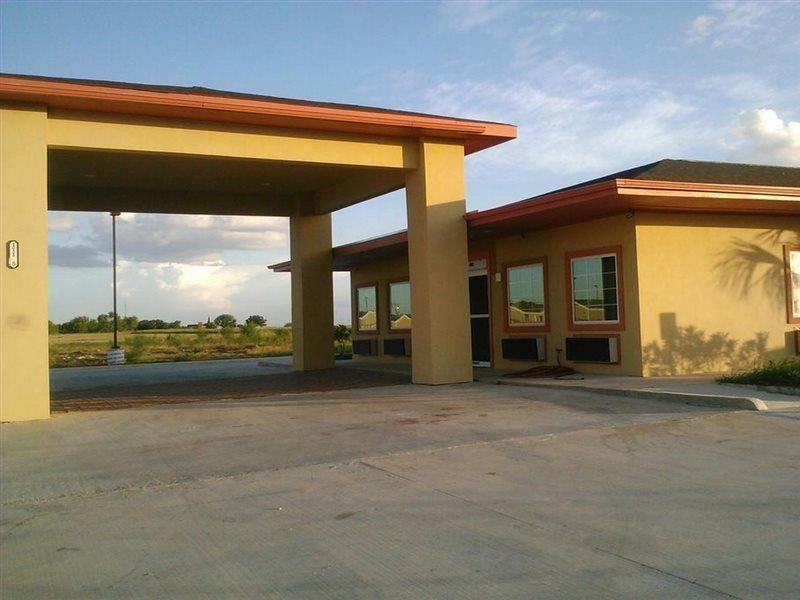 Rodeway Inn Dilley Bagian luar foto