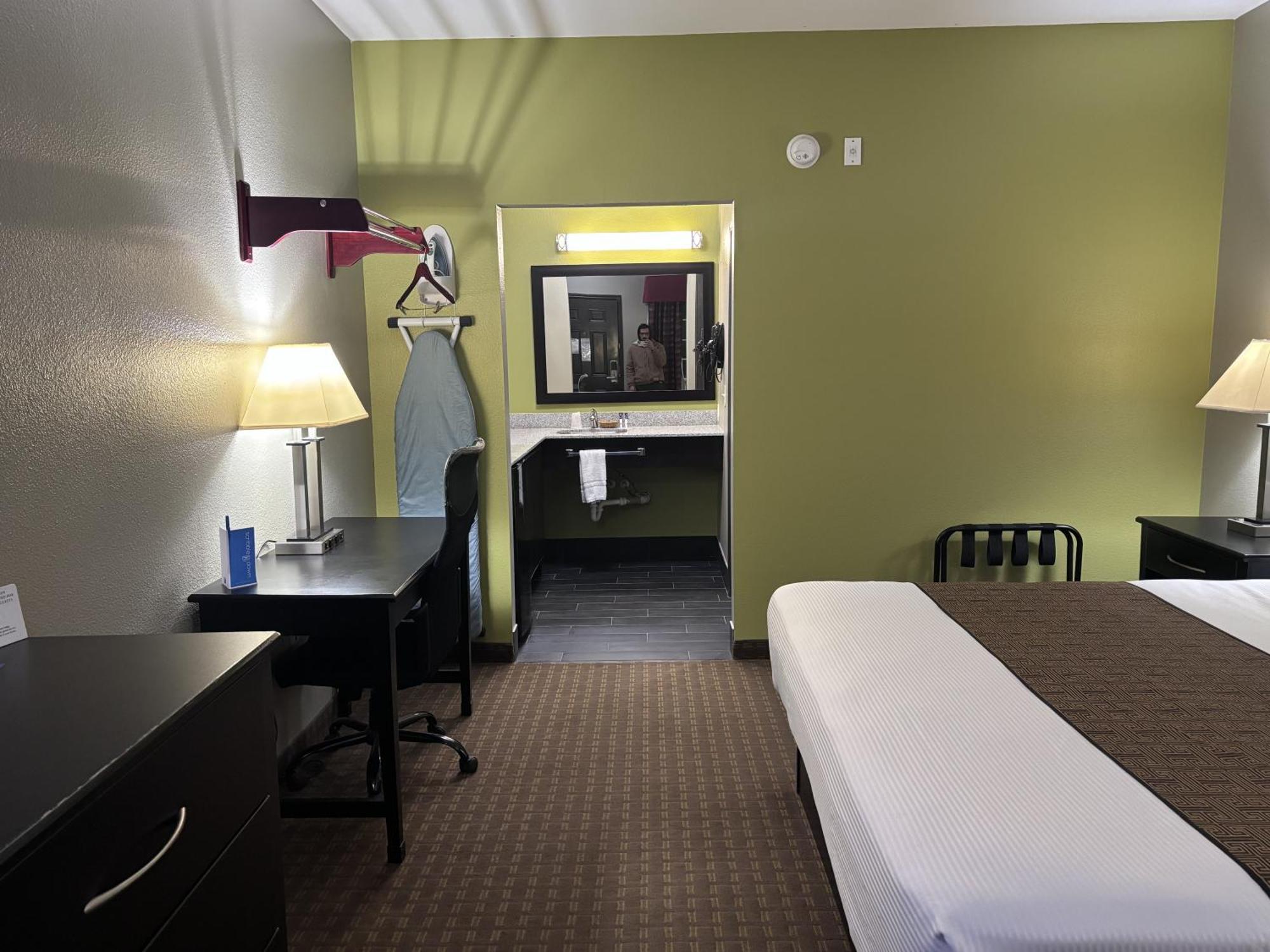 Rodeway Inn Dilley Bagian luar foto