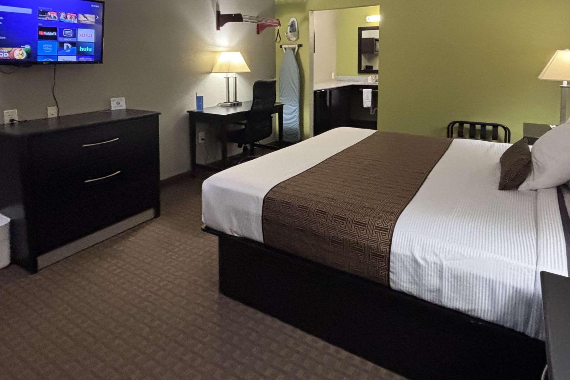 Rodeway Inn Dilley Bagian luar foto