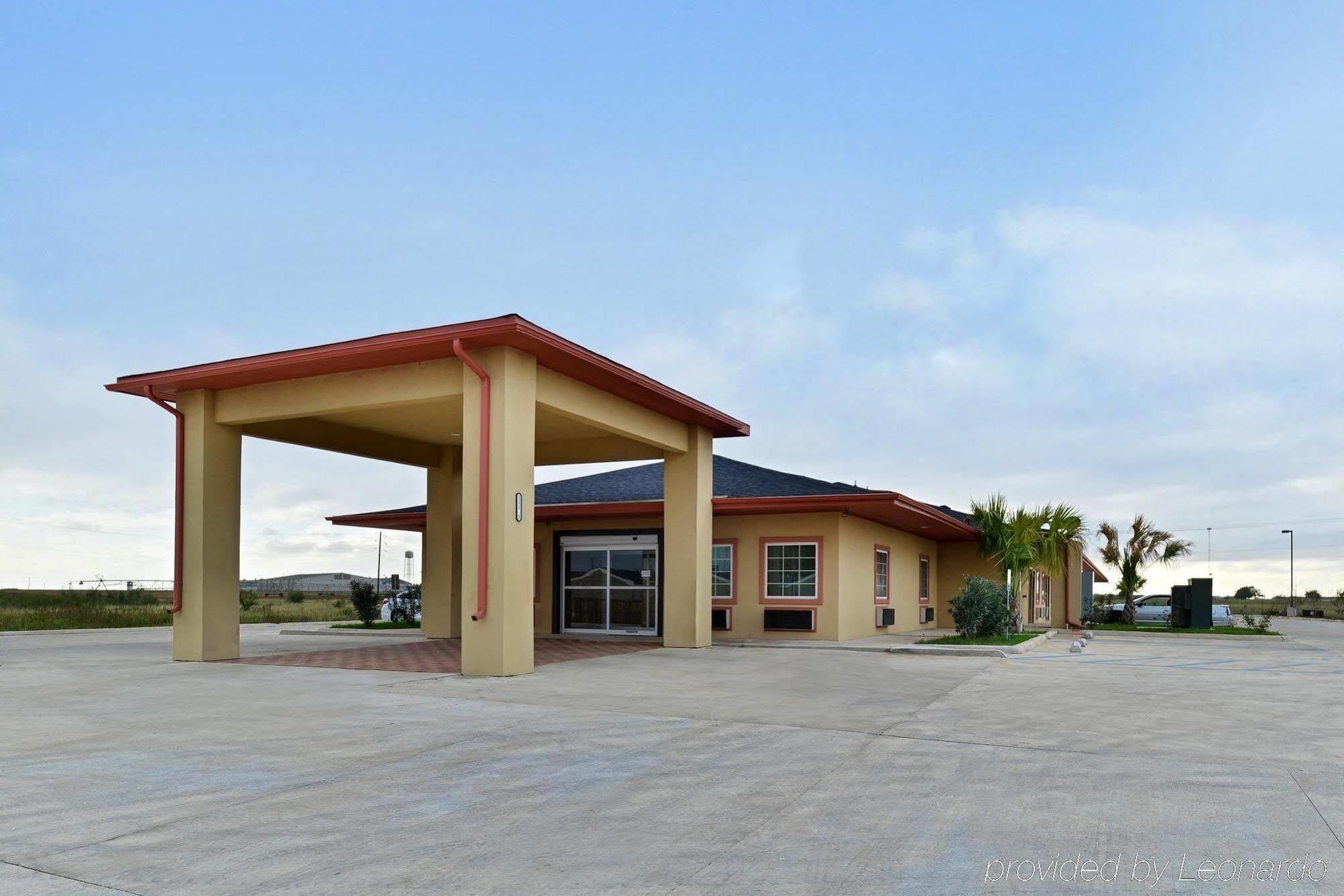 Rodeway Inn Dilley Bagian luar foto